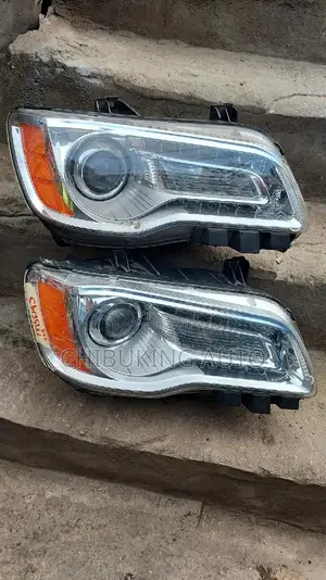 Headlight Chrysler 300c 2012