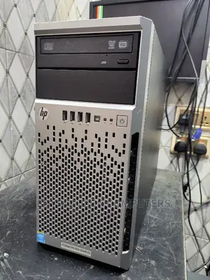 Server HP ProLiant ML30 G10 E-2224 16GB Intel Xeon HDD+SSD 1T
