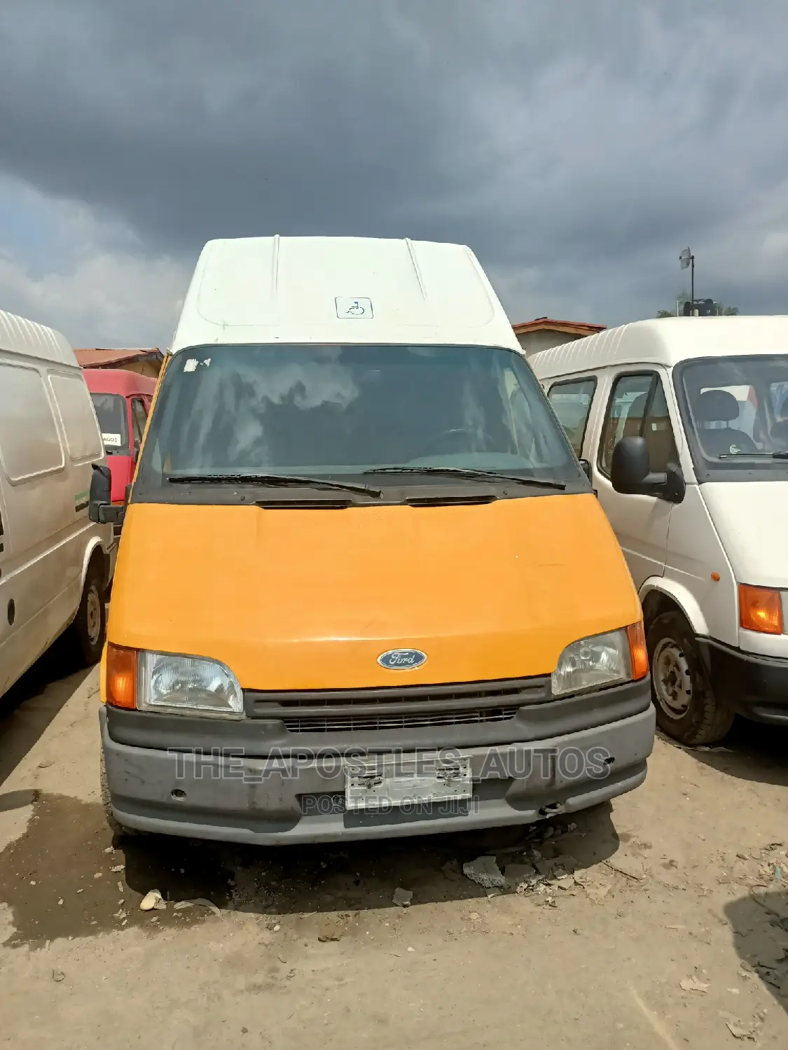 Ford Transit 2000 Yellow