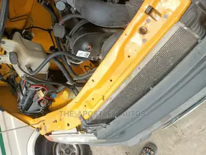 Ford Transit 2000 Yellow