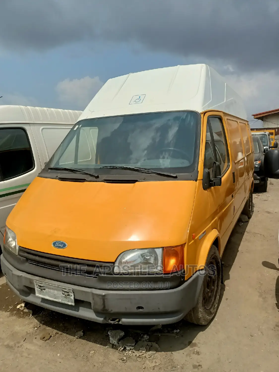 Ford Transit 2000 Yellow