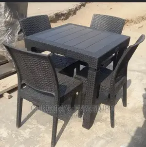Eatery's Table +4 Chairs