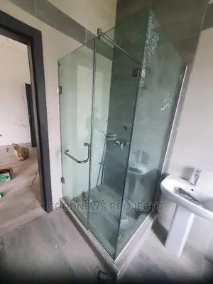 Frameless Hinged Glass Bath
