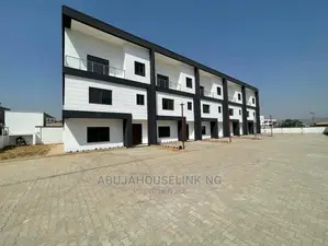 5bdrm Duplex in Jahi By Gilmore for sale