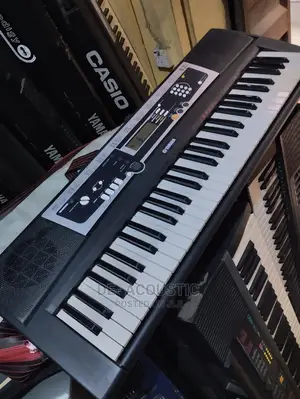 Yamaha Ypt 220 Keyboard With Original Adaptor