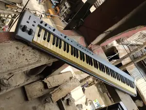 Uk Used Maudio 7 Octave Midi Keyboard