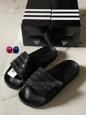 *Adidas Cloud Foam "TRIPLE BLACK"