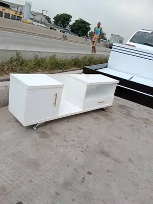 5 Ft Tv Stand With Wufer Space / 