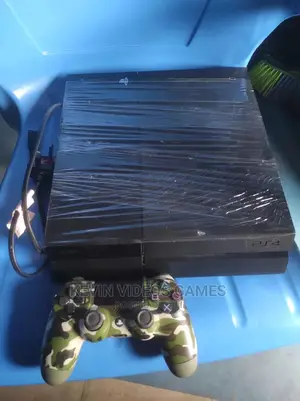 Uk Used Hacked Ps4 Loaded With Games and Accessories