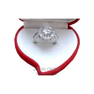 Proposal Ring With Free Case