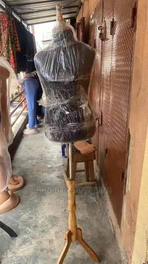 Black Body Size 10 Female Dressform With Tripod Wood Stand