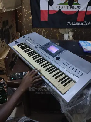 Yamaha PSR-S700 61-Key Arranger Workstation Keyboard
