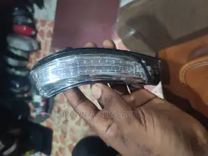 Side Mirror Light/Pointer Toyota Avensis 2008-2013