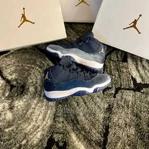 Original Air Jordan 11 Retro Midnight Navy Blue Sneakers