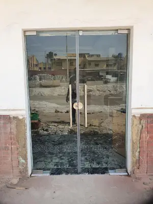 Frameless Salon Entrance Glass Door