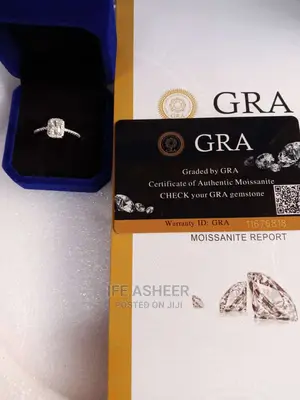 Real Moissanite Diamond Proposal Ring 04 - Silver
