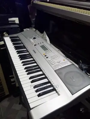 Yamaha PSR E313 Electronic Keyboard Super Clean Uk Used