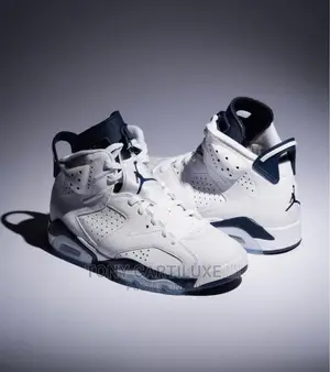 *Nike Air Jordan Xi Retro* *”Midnight Navy”*