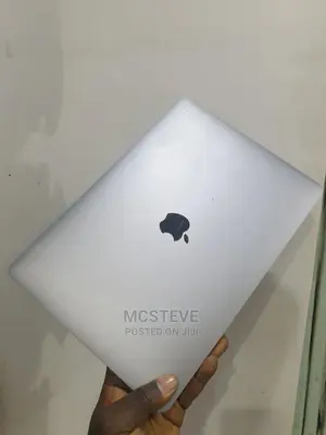 Laptop Apple MacBook Pro 2022 M2 8GB Apple M2 SSD 256GB