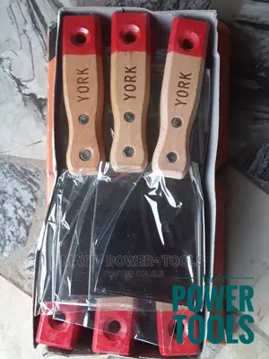 Heavy Duty Wood Handle Scraper 3"
