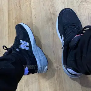 - New Balance 990V3 Sneakers