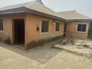 7bdrm Bungalow in Ipaja for Sale