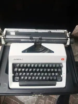 Olympia Standard Manual Typewriter Sg3 12"Inches Long