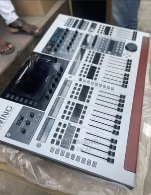Behringer Wing 48-channel, 28-bus Full Stereo Digital Mixer