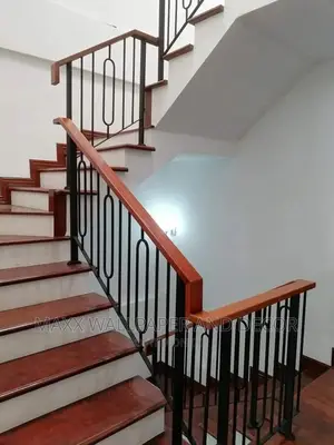 Vinyl Floor Brings Amazing Beauty on Staircase