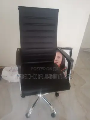 Manages Black Chair