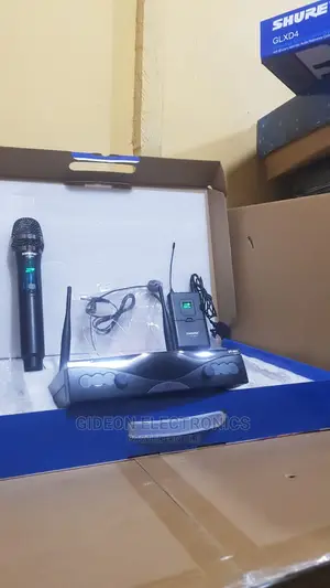 Shure Lapel and Handle Wireless Microphone UT 883.
