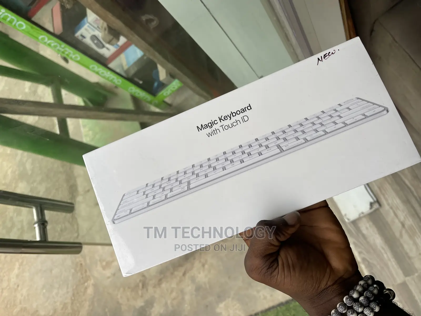 Magic Keyboard With Toch-Id