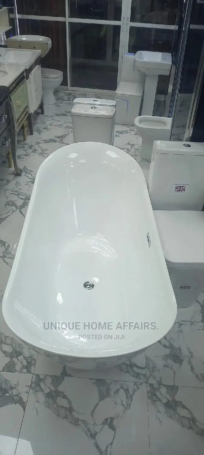 Oval Acrylic Executive Bathhub