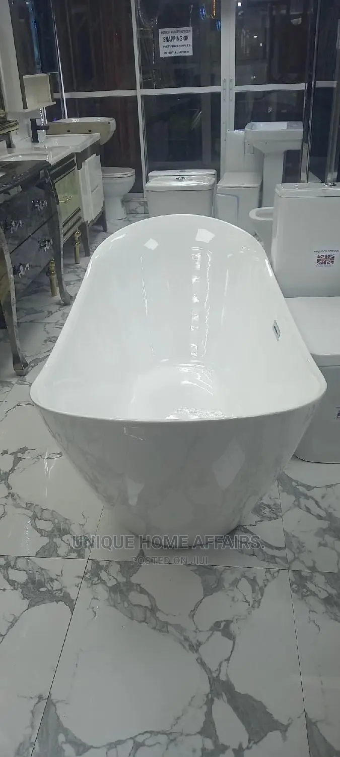Oval Acrylic Executive Bathhub