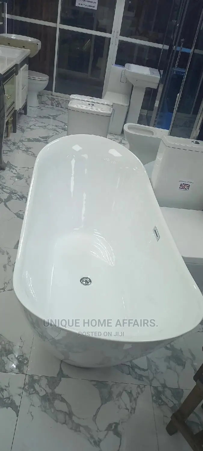 Oval Acrylic Executive Bathhub
