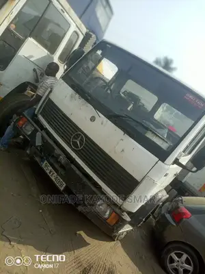 Benz 814 Right Hand Drive Cap and Chassis for Sale
