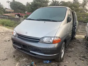 Toyota HiAce 2000 Silver