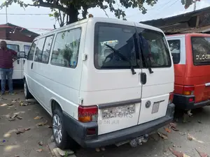 Volkswagen Transporter 2000 White