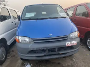 Toyota HiAce 2000 Blue