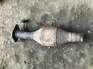 Centre Catalyst Converter Toyota Highlander 2005 Model