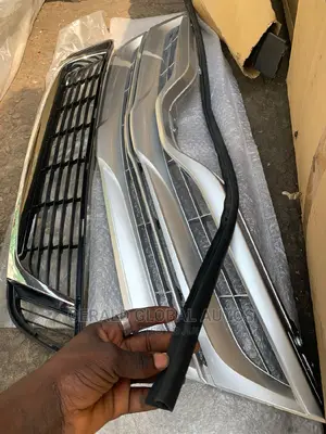 Front Grille Toyota Venza 2015