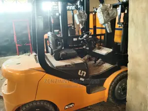 UN 3ton Heavy Duty Forklift