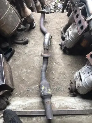 Centre Catalyst Toyota RAV4 2008 Model 4plug