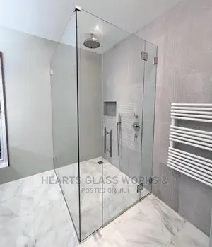 10mm Shower Tempered Glass With Polished Chrome.