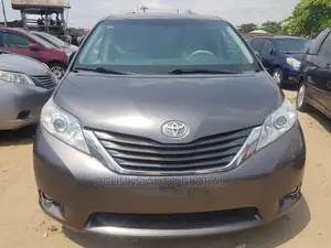 Toyota Sienna 2012 Gray