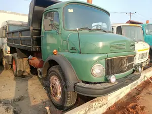 Mercedes Tipper (911) Truck