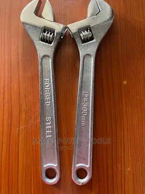 ADJUSTABLE WRENCH 8" (200mm)