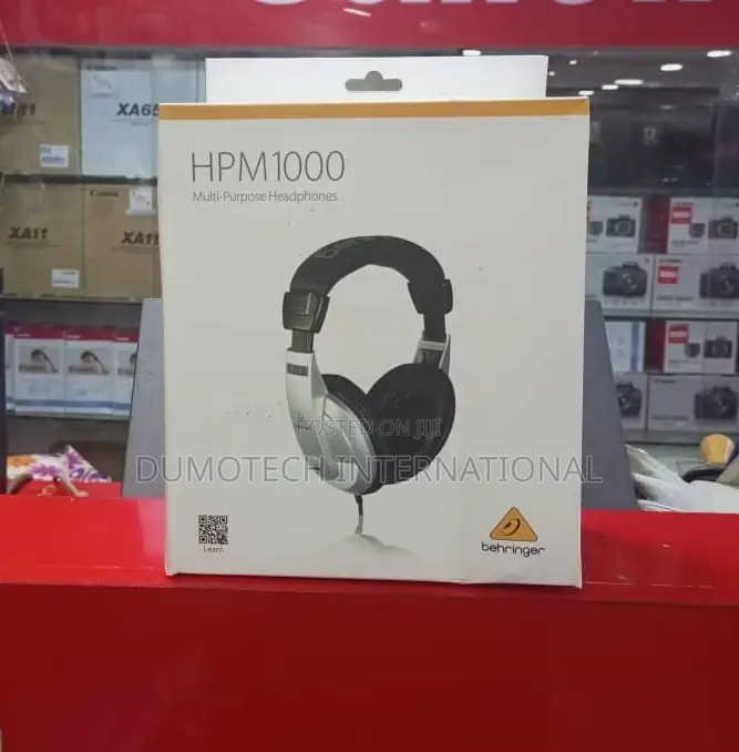 Behringer HPM1000