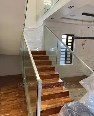 10mm Plain Glass With Aluminum Handrail