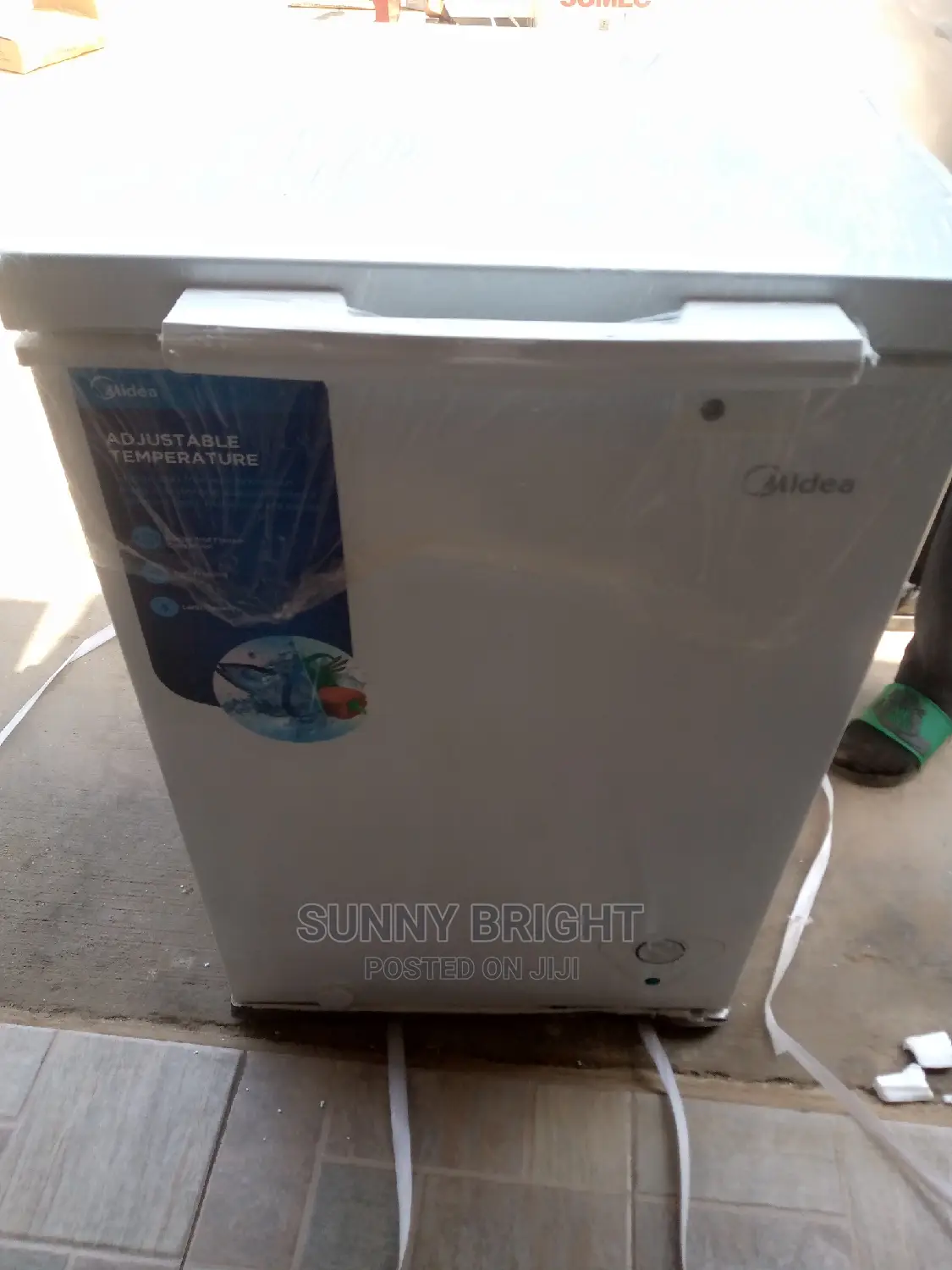 Midea Table Top Fridge 100liters